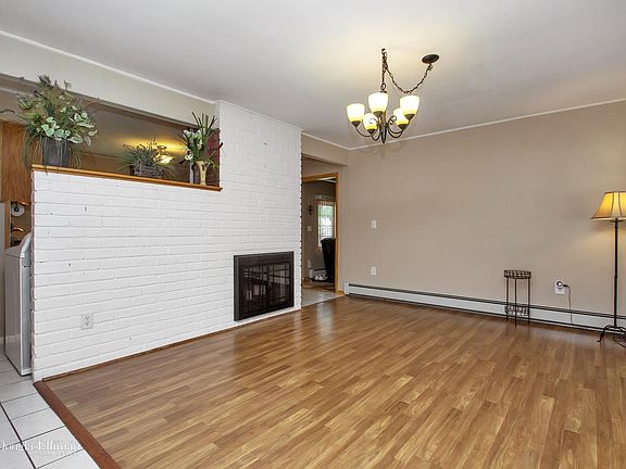 2nd image of 12 W Cabot Ln