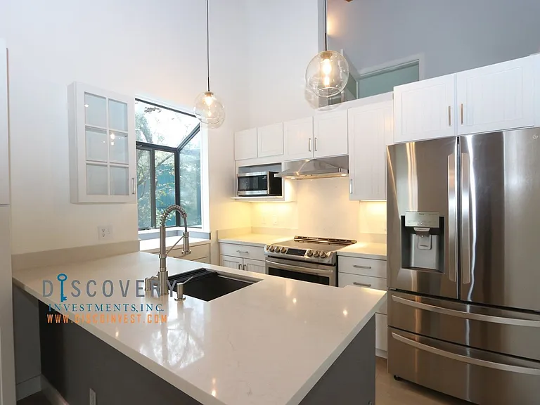 6891 Exeter Dr — Photo 10
