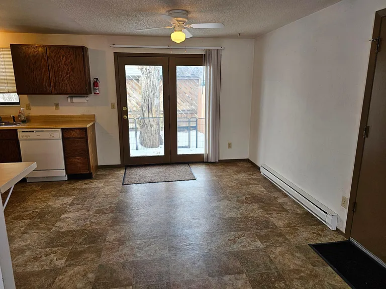 1143 Park Dr — Photo 4