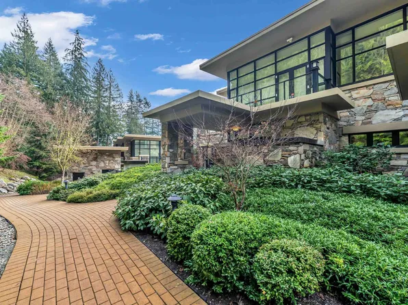 2245 Twin Creek Pl #303, West Vancouver, BC V7S 3K4