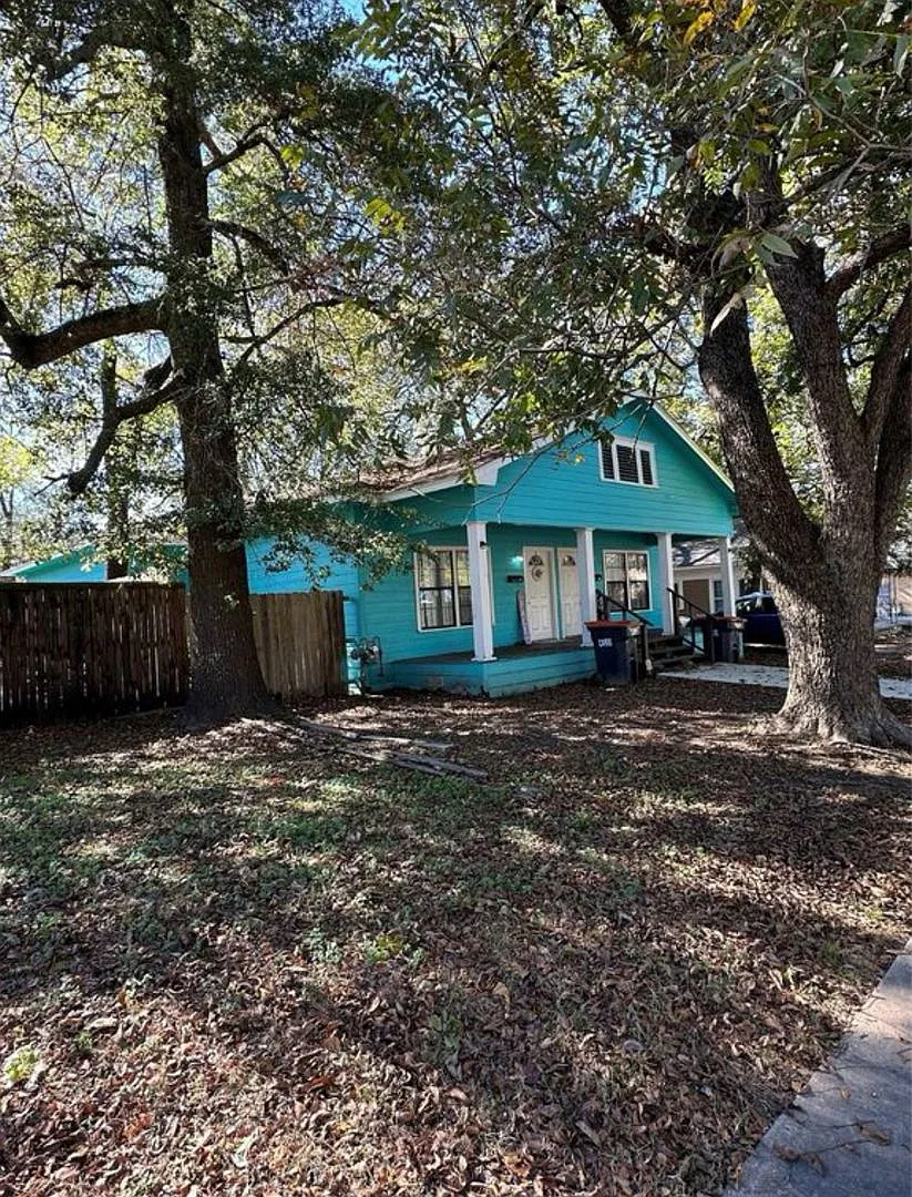 836 E. Price — Photo 1