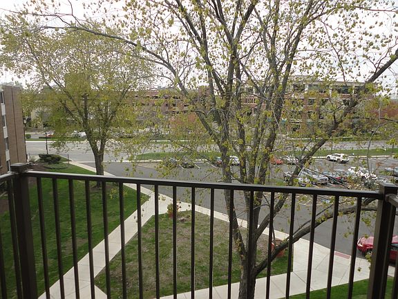 5th image of 140 W Wood St Unit 403