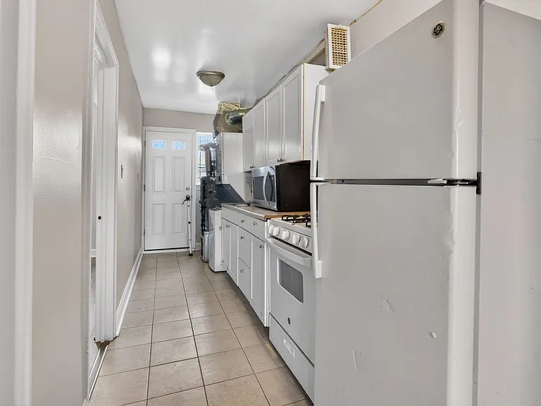 1714 Gales St NE — Photo 10