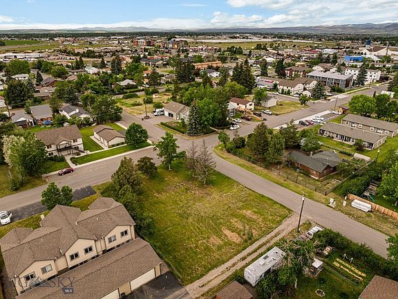 5th image of 800 Colorado St