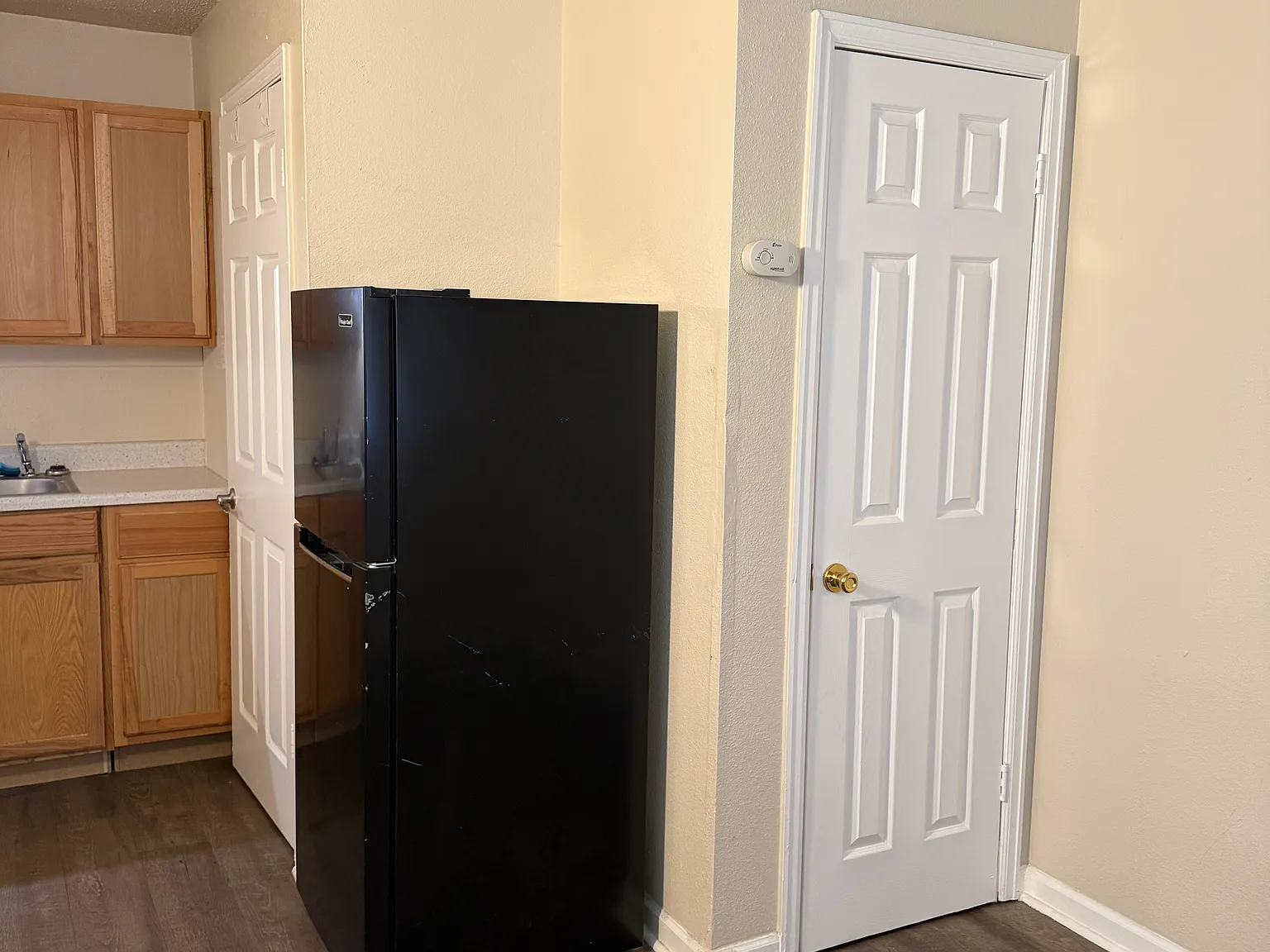 Studio, 300 sqft, $949 — Photo 3