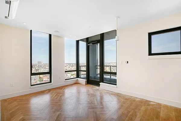 Rented by EXR | media 35