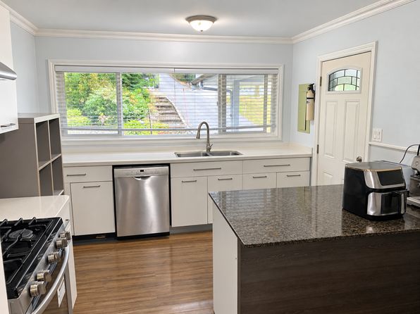 5 bedroom rental in West Vancouver — photo 6
