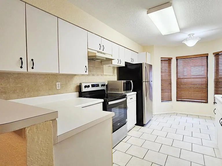 7813 Sugar Bend Dr — Photo 6