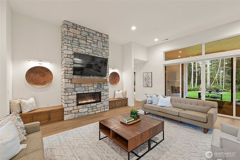 4th image of 10420 65th Avenue Ct NW