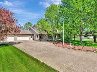 55 Deer Run Pl, Monticello, IL 61856