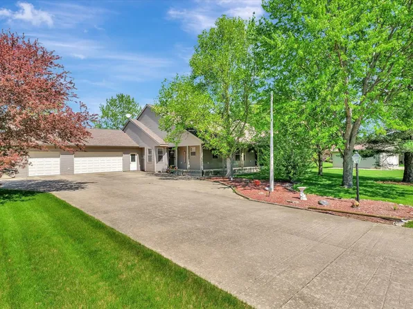 55 Deer Run Pl, Monticello, IL 61856