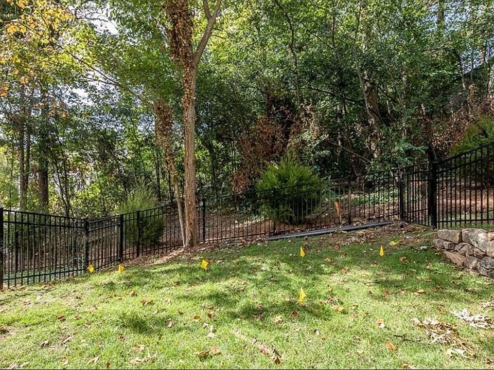2nd image of 1826 Huntington Hills Ln