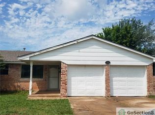 824 NW 16th St, Moore, OK 73160