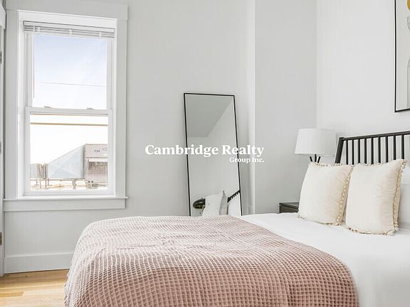 2nd image of 408 Columbia St #3