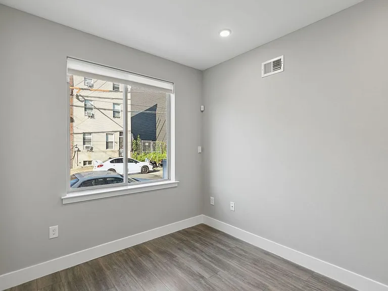 1845 E Huntingdon St — Photo 103