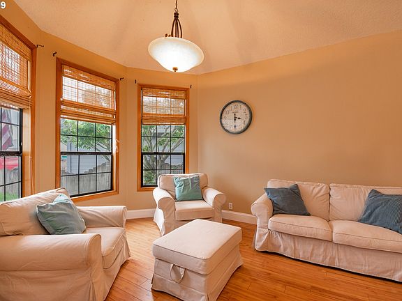 5th image of 5300 NE 101st Cir