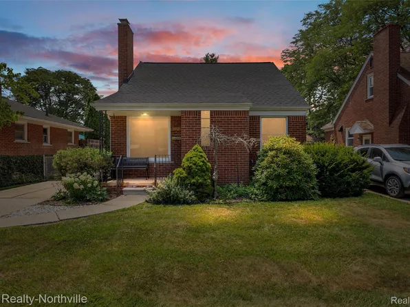 20284 Beaufait St, Harper Woods, MI 48225