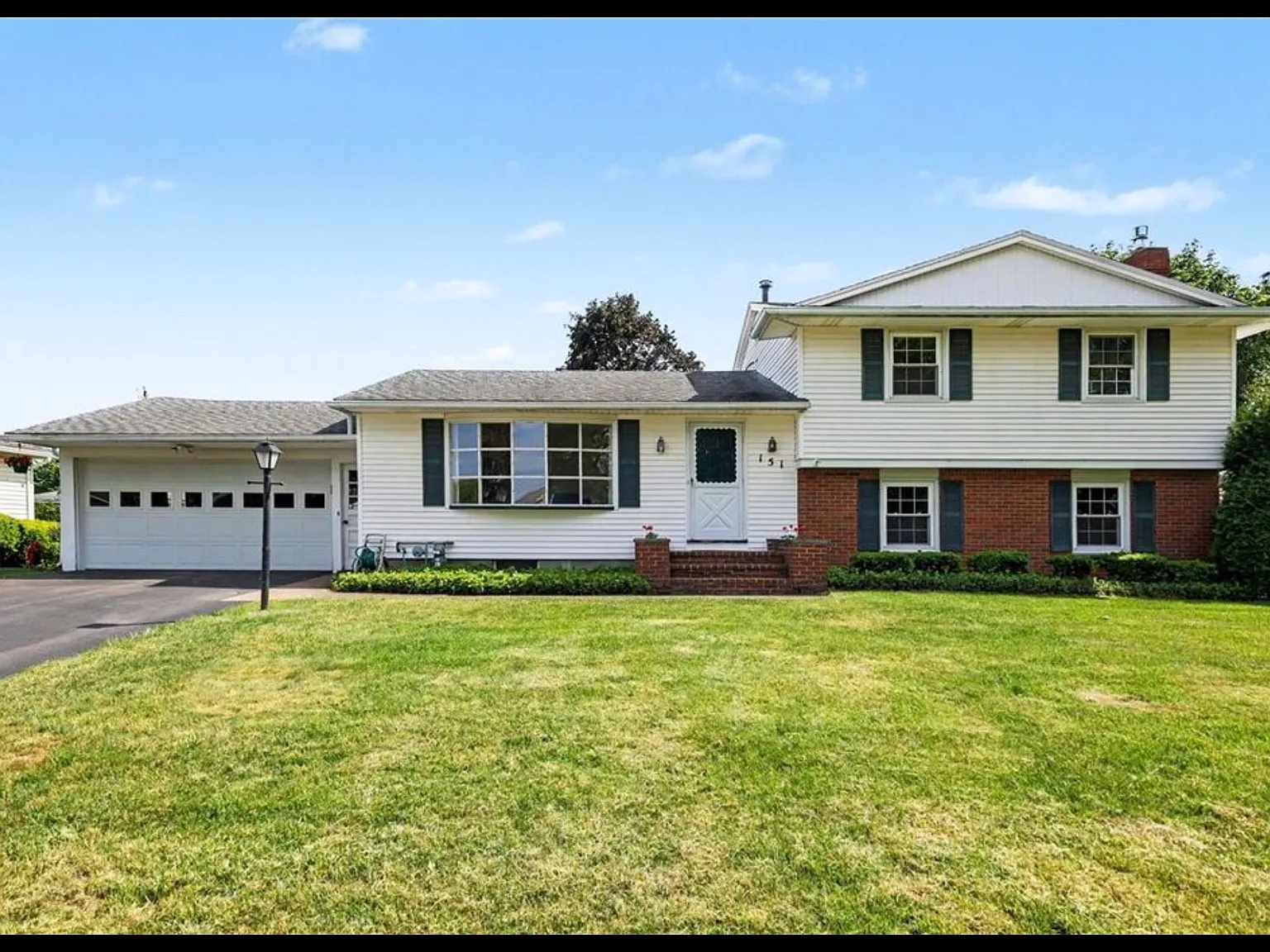 4 bed, 1922 sqft, $2,700 — Photo 2