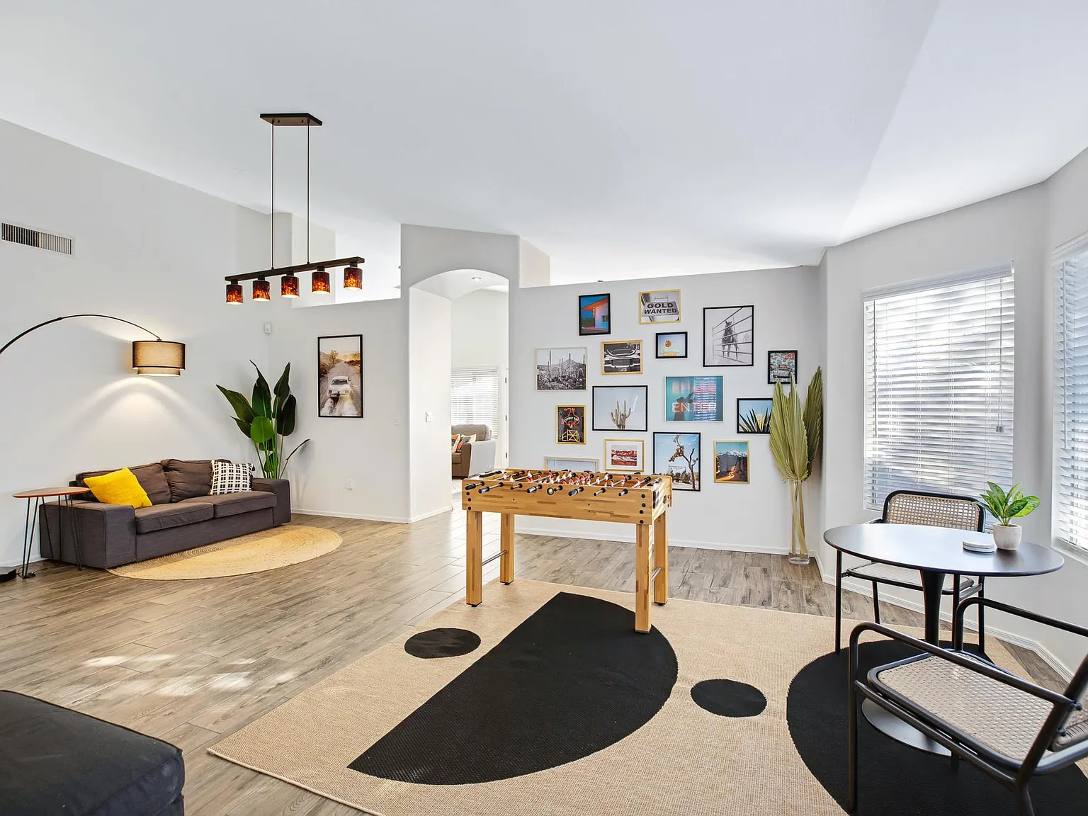 559 W Scott Ave — Photo 3