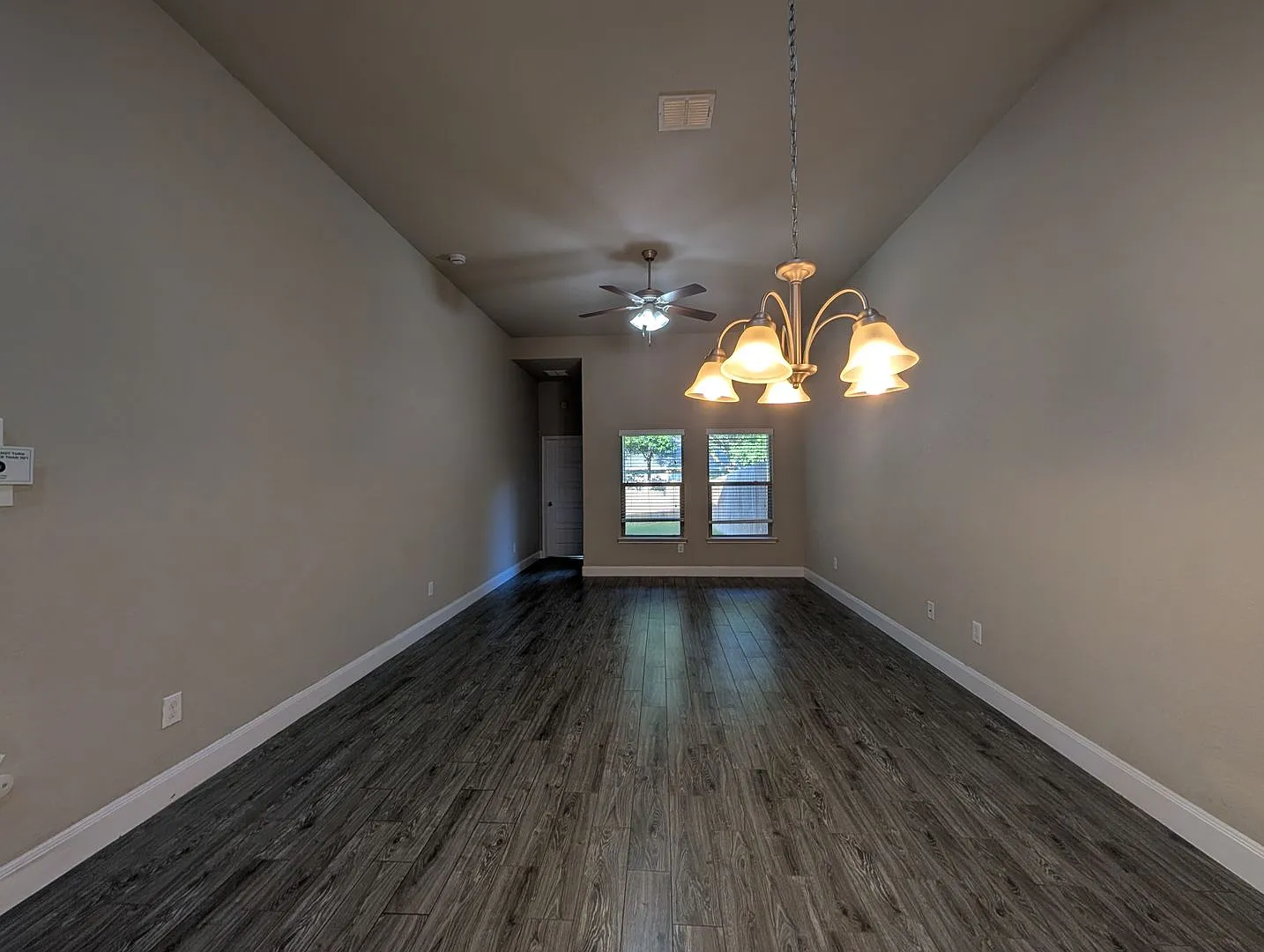 Less than 1 Mile to Gruene / Fridge Included/No Carpet / Gas Cooking / Covered Patio / CISD — Photo 4