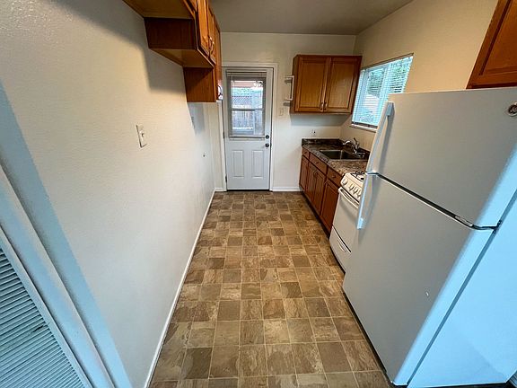 3rd image of 4920 Jensen Rd #B
