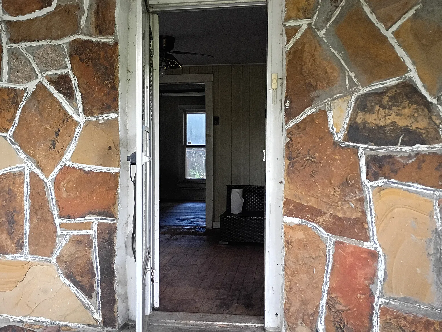 1 bed, 990 sqft, $915 — Photo 2