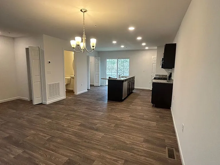6 Meredith Way — Photo 6