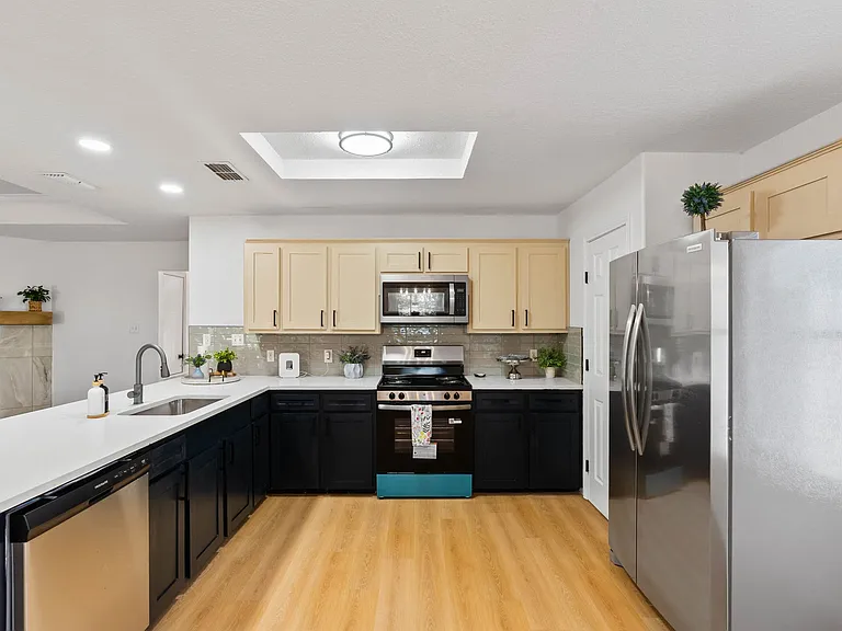 2814 Quebec Dr — Photo 4