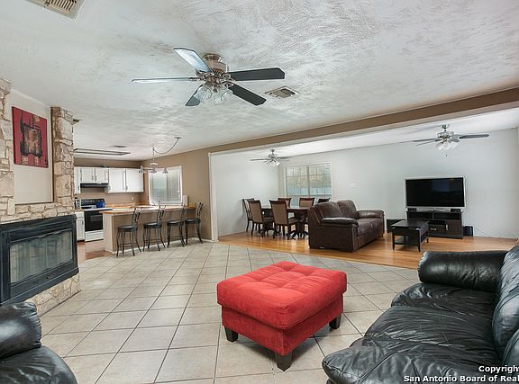 5th image of 5834 Les Harrison Dr