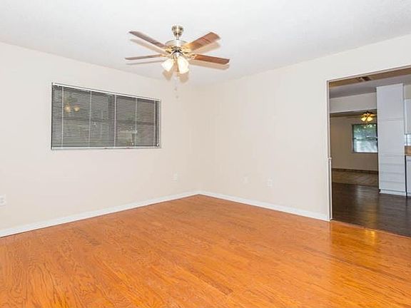 5th image of 336 S Shore Dr