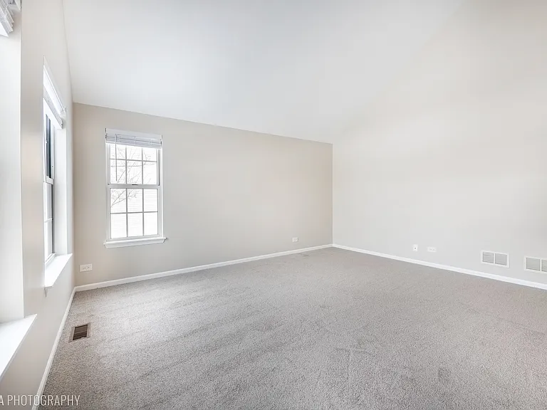 554 Abbeywood Dr — Photo 10
