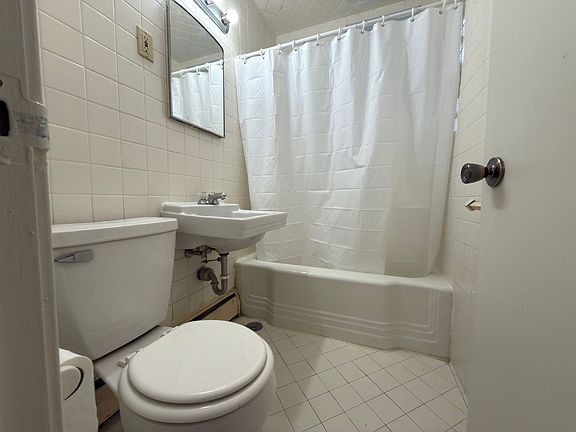 5th image of 1936 Ford Pkwy APT 6