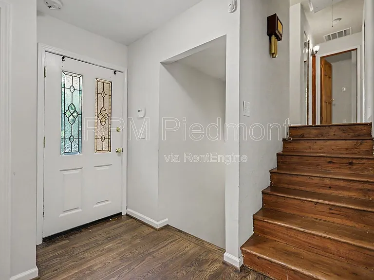 1903 Winthrop Dr SE — Photo 6
