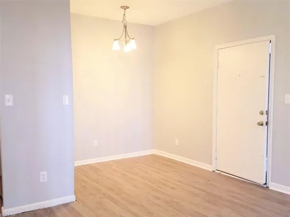 28 Pacific Dr, Hampton, VA 23666