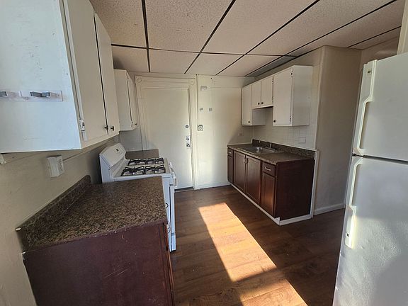 3rd image of 230 N 10th St APT 3