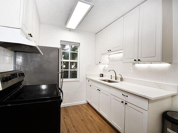4th image of 900 NE 26th St