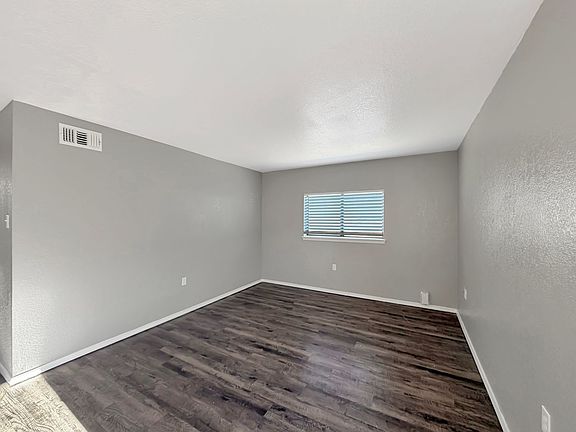 2nd image of 2001-2111 W Jackson Ave #2101