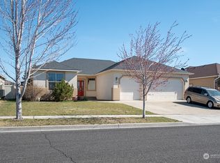 609 Torrey Pines Dr W, Moses Lake, WA 98837