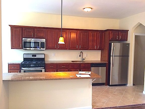 4th image of 11564 222nd St