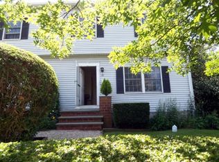 49 Roseneath Ave, Newport, RI 02840