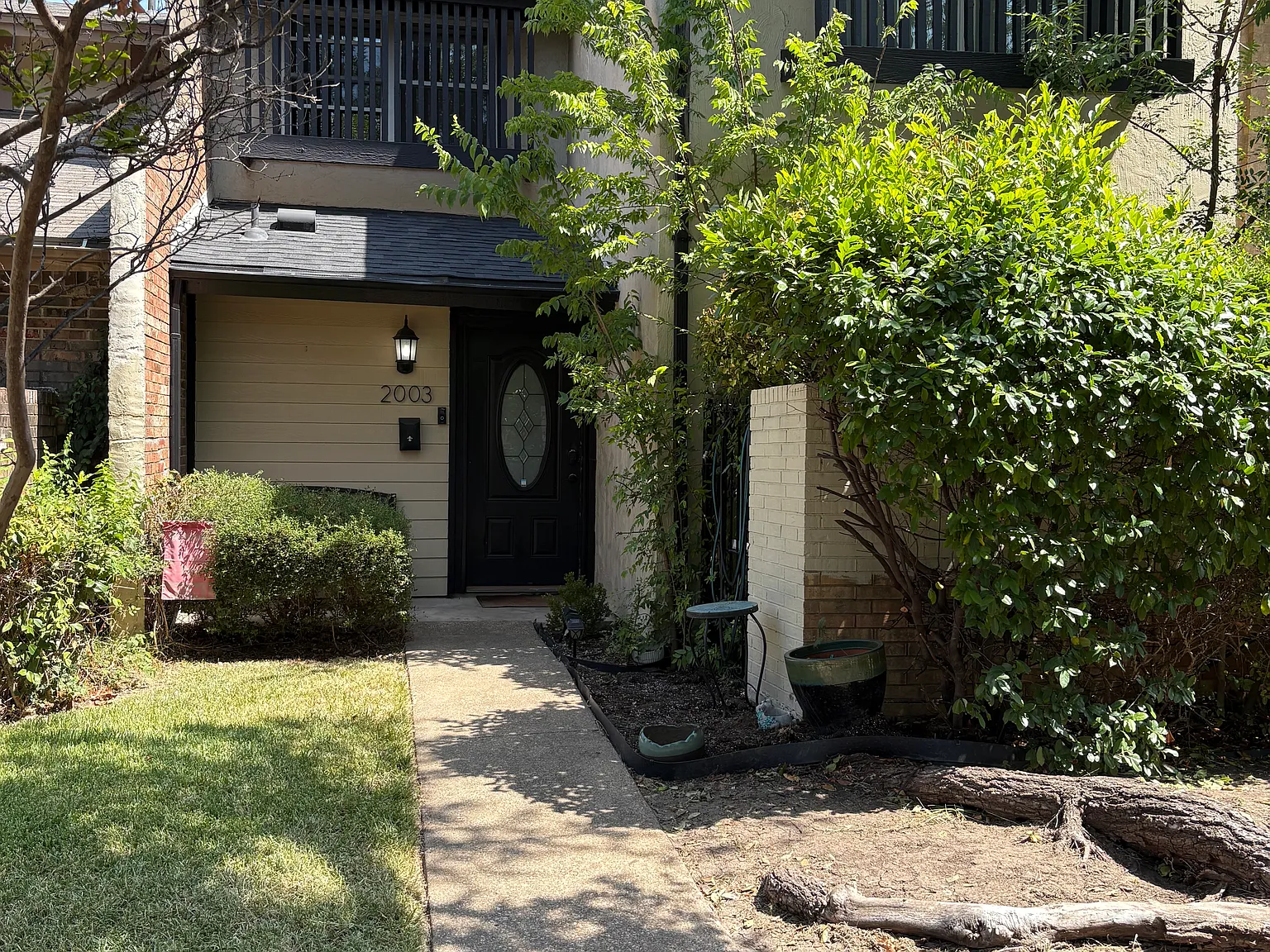 3 bed, 2.5 bath, 1754 sqft, $2,200 — Photo 1