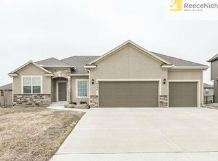 19406 W 200th Ter, Spring Hill, KS 66083