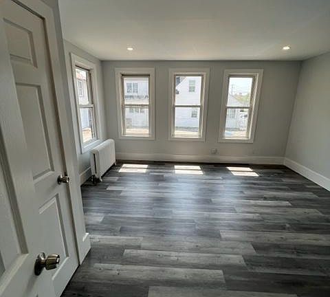 4th image of 22 Lawrence Ave #5