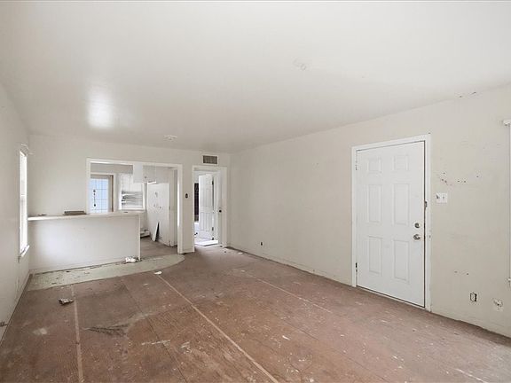 4th image of 4002 Lamont St