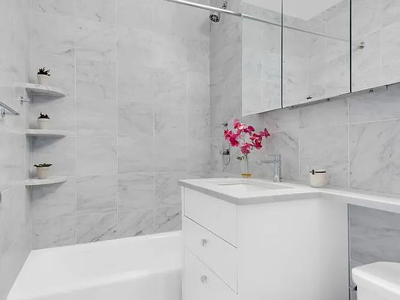 4th image of 400 E 56th St APT 29S