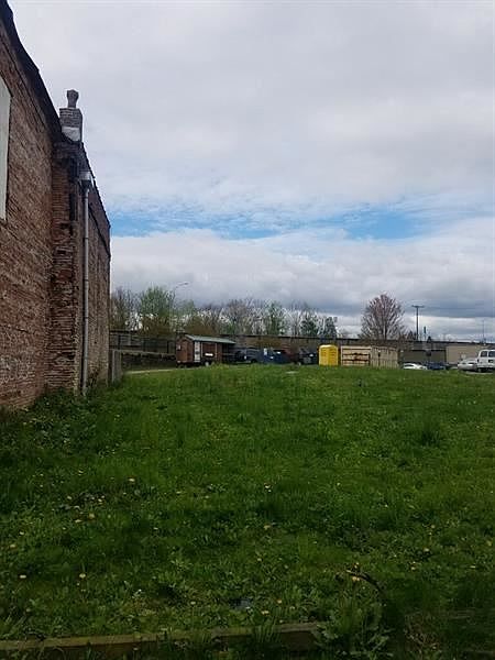 2nd image of 709 Wood St