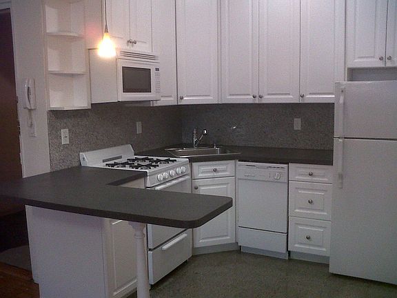 4th image of 315 W 75th St APT 1R