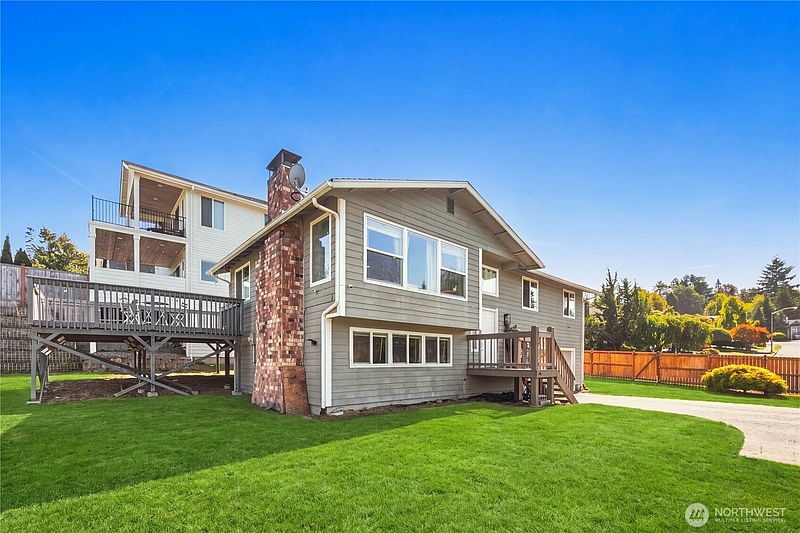 3rd image of 809 19th Avenue SW