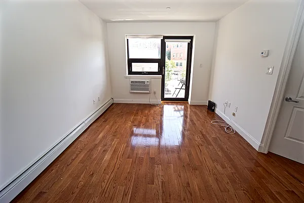 Rented by Bizzarro Agency | media 19