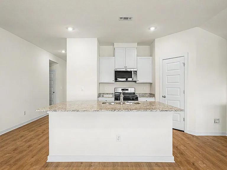3101 Laredo Ln — Photo 5